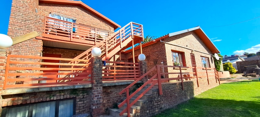 6 Bedroom Property for Sale in Noorsekloof Eastern Cape